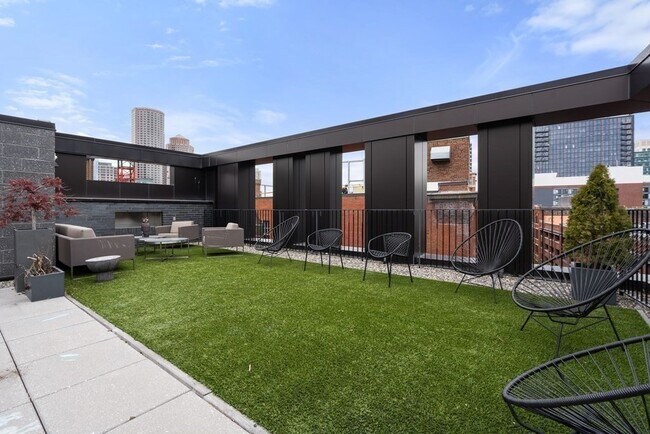 Building Photo - 10 Farnsworth St