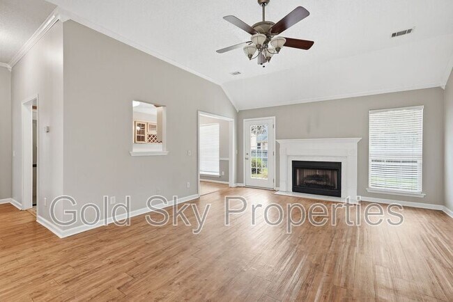 Building Photo - 124 Hall St
