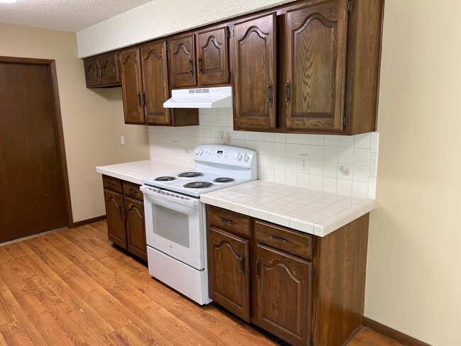 Foto del edificio - Spacious 3 Bedroom 2 Bath! Southeast! $1,495!