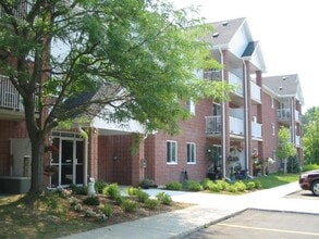 Building Photo - 175 Wellington St S