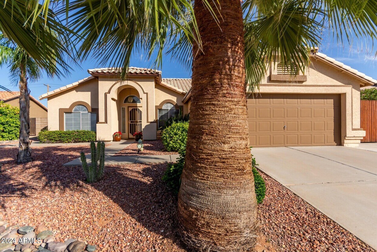 Foto principal - 989 S Canal Dr