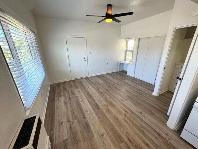 Foto del edificio - Remodeled Pierpont Beach Studio