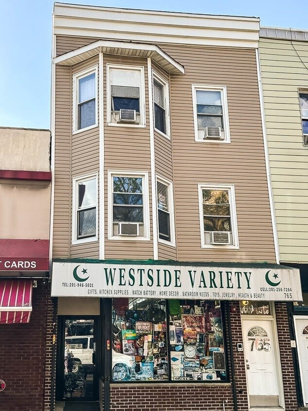 Primary Photo - 765 West Side Ave