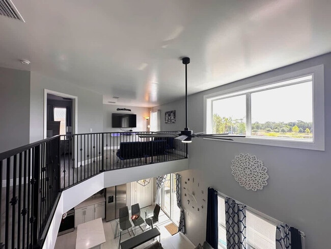 Building Photo - 421 Cabello Dr