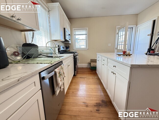 Building Photo - 37 Atkins St