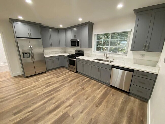 Foto del edificio - 3827 Girard Ave