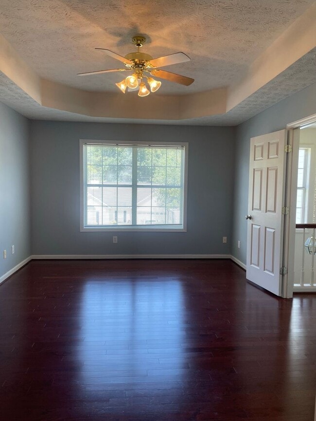 Building Photo - House in Auburn with fenced back yard!