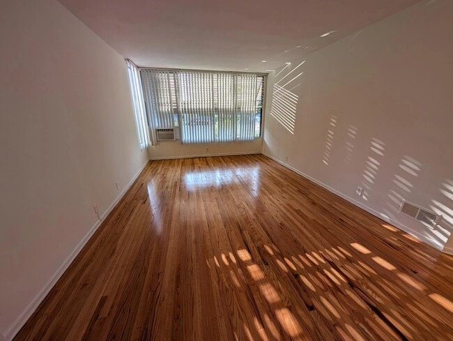 Foto del edificio - 4266 Fulton Ave