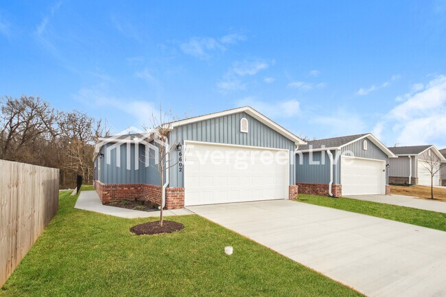 Building Photo - 6602 NW Kathleen St