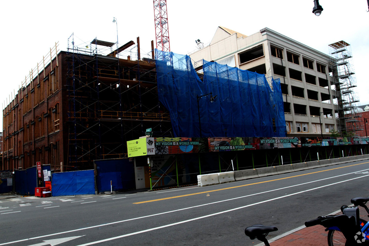 Primary Photo - Graduate Tower at Site 4