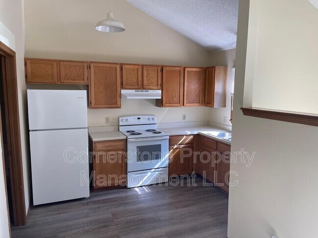 Foto del edificio - 807 Maple Ln