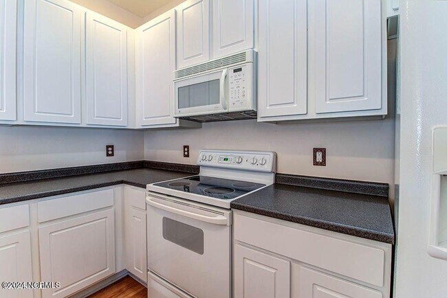 Building Photo - 1507 Honeybee Ln