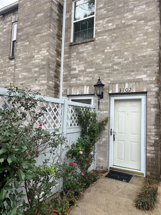 Building Photo - 6000 Reims Rd