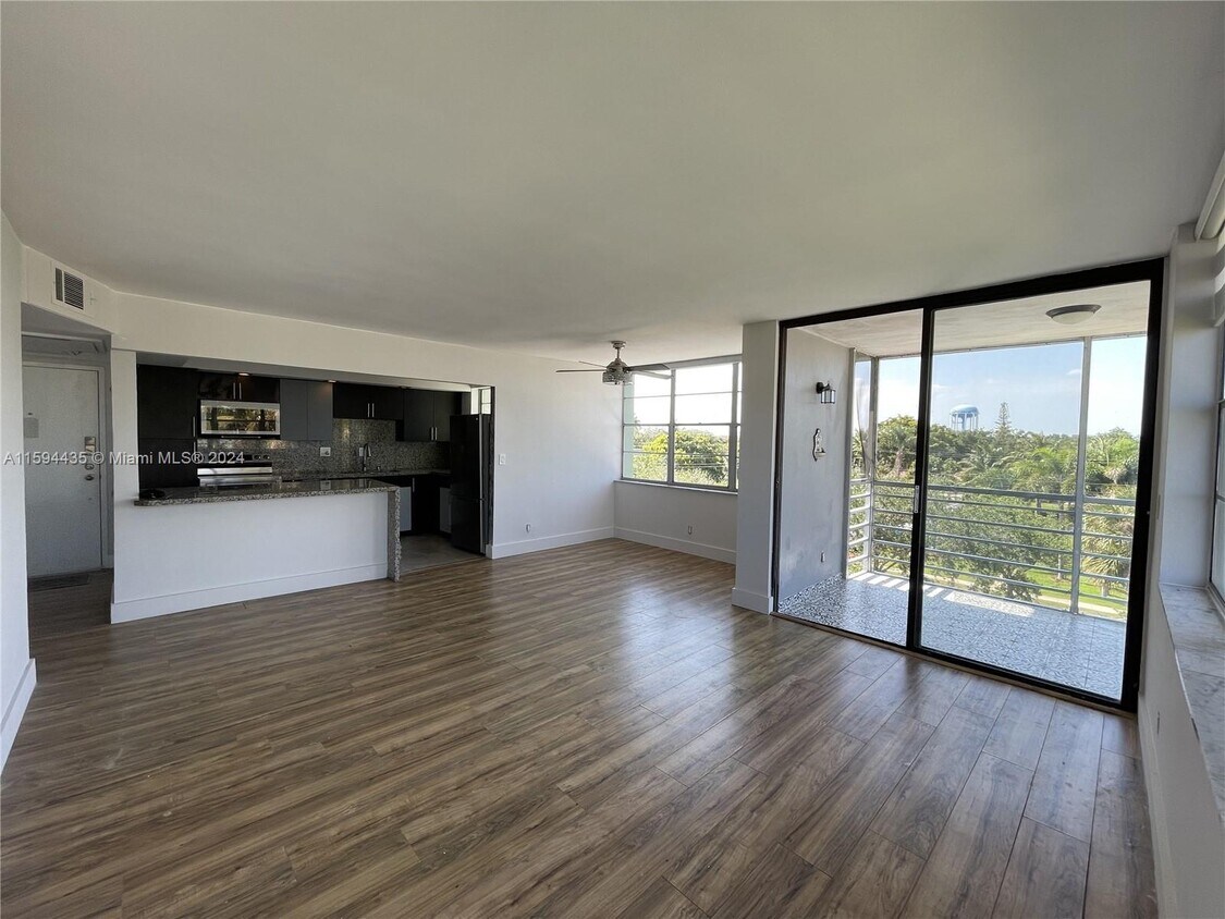 Foto principal - 2751 Taft St