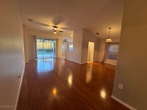 Building Photo - 10018 Oakhurst Way