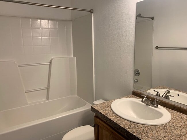 Foto del edificio - 381 Parkchester Dr