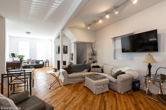 Foto del edificio - 2518 Ashland N Ave