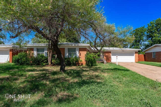 Foto del edificio - 1442 Beechwood Ln