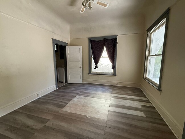 Building Photo - 1123 N Commerce St