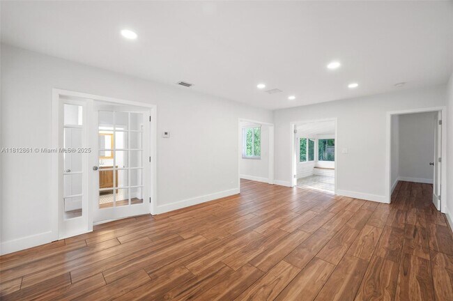 Foto del edificio - 5775 SW 28th St