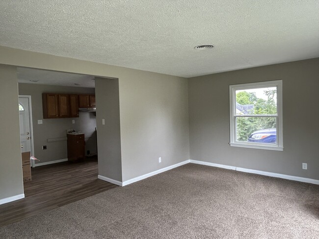 Building Photo - 2211 Hazelton Ave