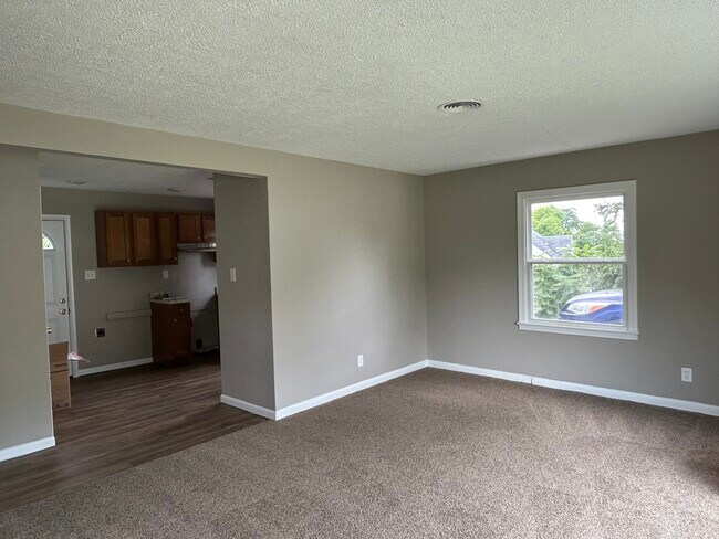 Foto del edificio - 2211 Hazelton Ave