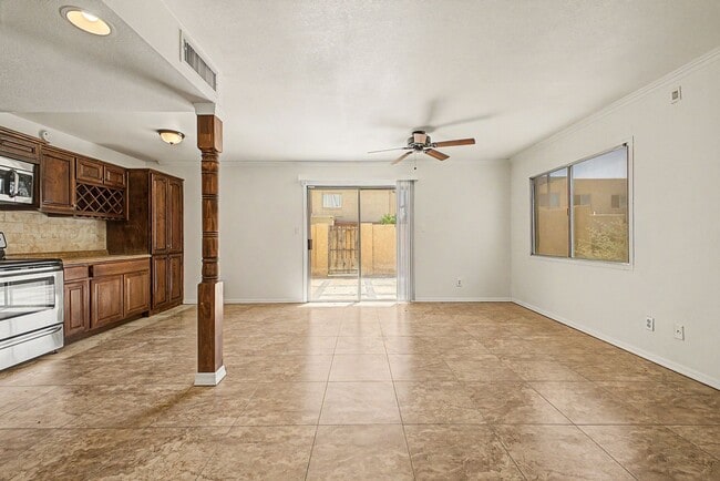 Building Photo - ***INCREDIBLE TOWNHOME with ALL appliances & water, sewer, trash INCLUDED!