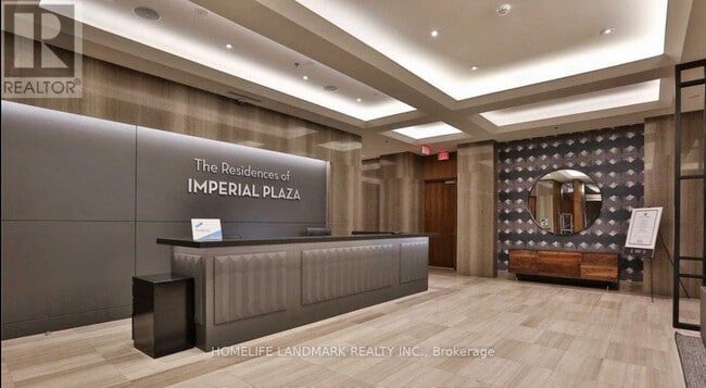 Photo du bâtiment - 111 St Clair Ave W