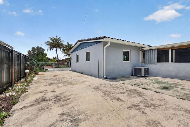Building Photo - 17001 NW 53rd Ct