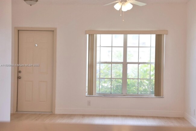 Building Photo - 16686 Hemingway Dr