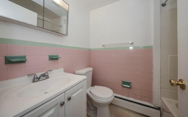 Foto del edificio - 317 W Poplar St