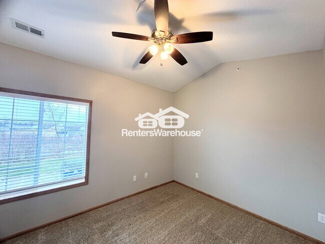 Foto del edificio - 2000 Meadow Ct