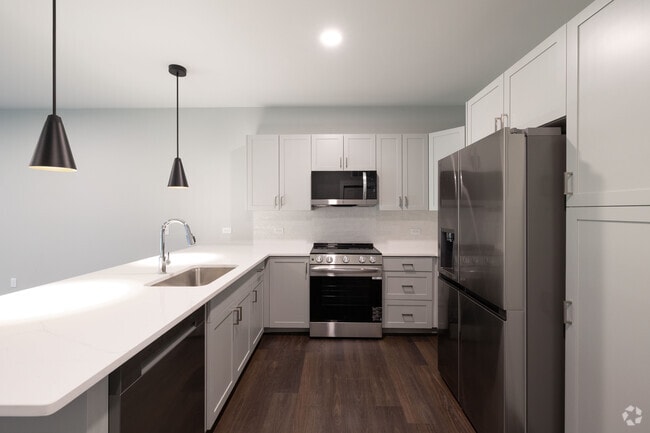 1BR, 1BA - 1,016SF - Kitchen - Park Place on the Peninsula