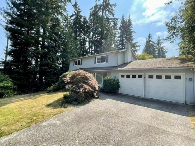 Spacious 5-Bedroom Home in Prime Location - Spacious 5-Bedroom Home in Prime Location