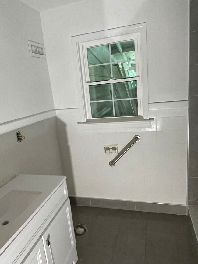 Building Photo - 3333 Gilmer Ave