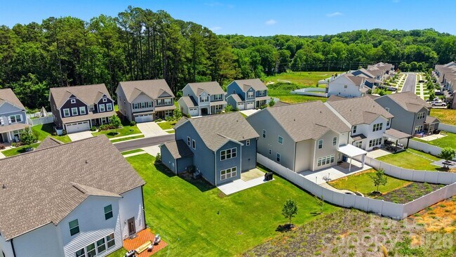 Foto del edificio - 5041 Mooreland Oaks Way