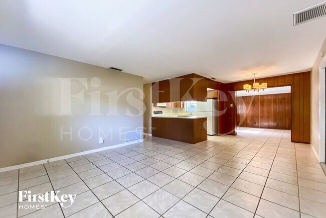 Foto del edificio - 5860 Cedar St NE
