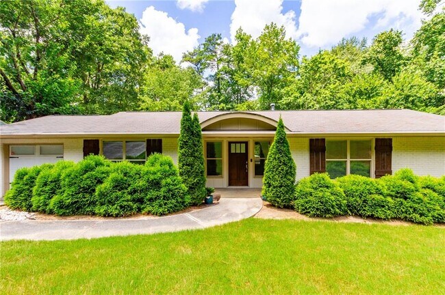 Foto del edificio - 3014 Skyland Dr NE