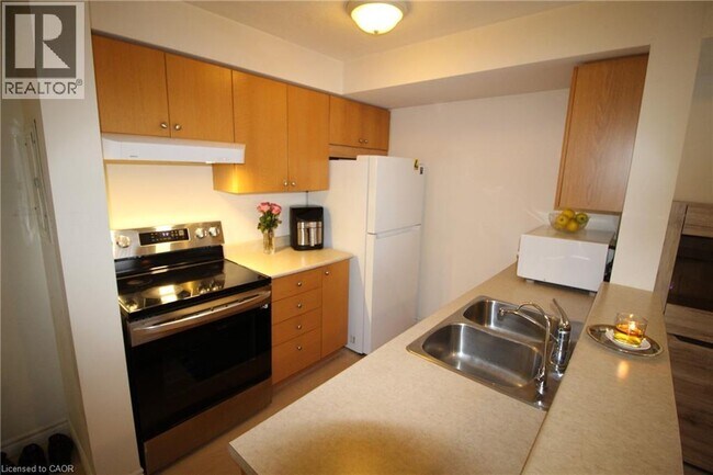 Photo du bâtiment - 45 Cedarhill Crescent