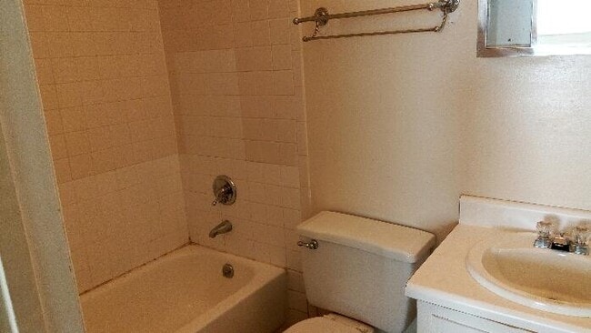 Building Photo - 421 Cumbrian Ct