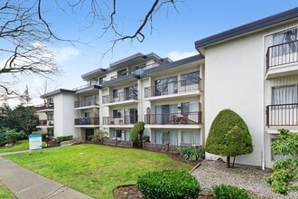 Building Photo - Frederick Manor