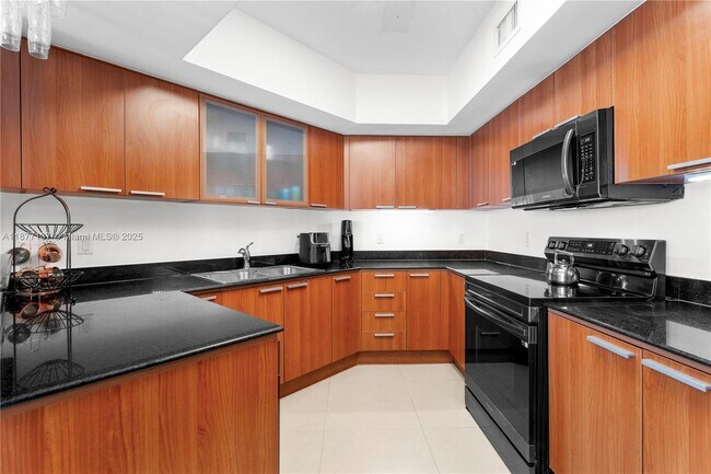 Foto del edificio - 16699 Collins Ave