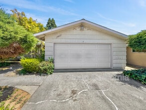 Building Photo - 3413 S Port Dr