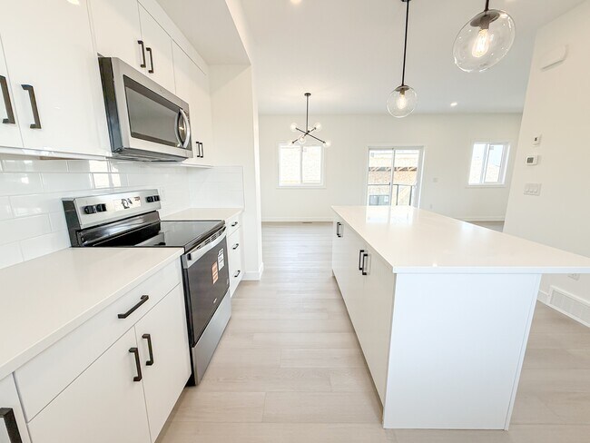 Photo du bâtiment - 273 Sage Hill Cir NW