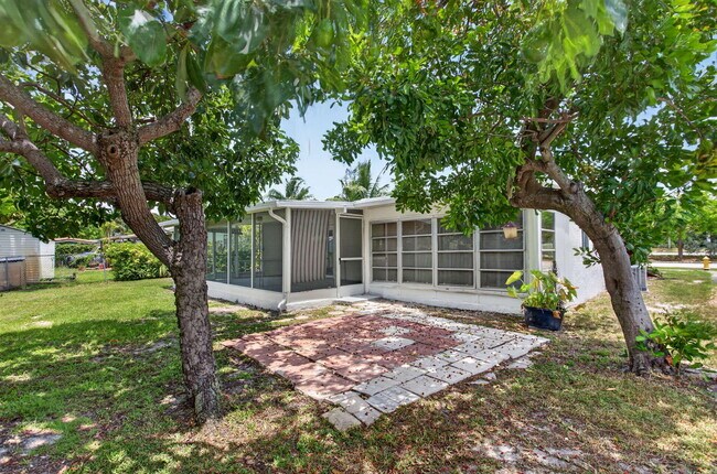 Building Photo - 540 NE 61st Ct