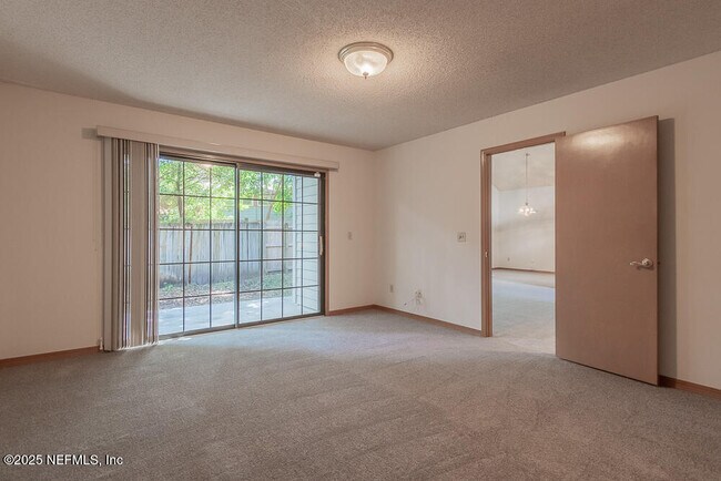 Foto del edificio - 3619 Bridgewood Dr