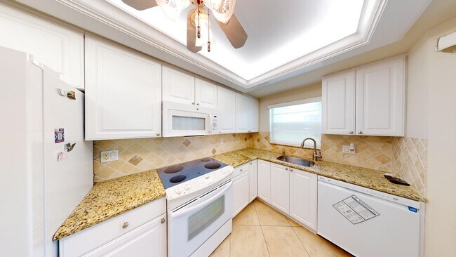 Foto del edificio - 2 Br 2 BA CONDO- POINCIANA PLACE  *55+ Com...