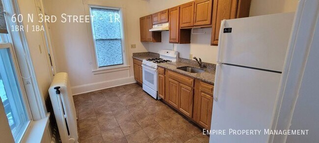 Building Photo - 1st Floor: 1 Bedroom / 1 Bathroom Apartmen...
