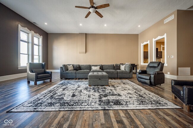 Foto del edificio - 12 E Washington St