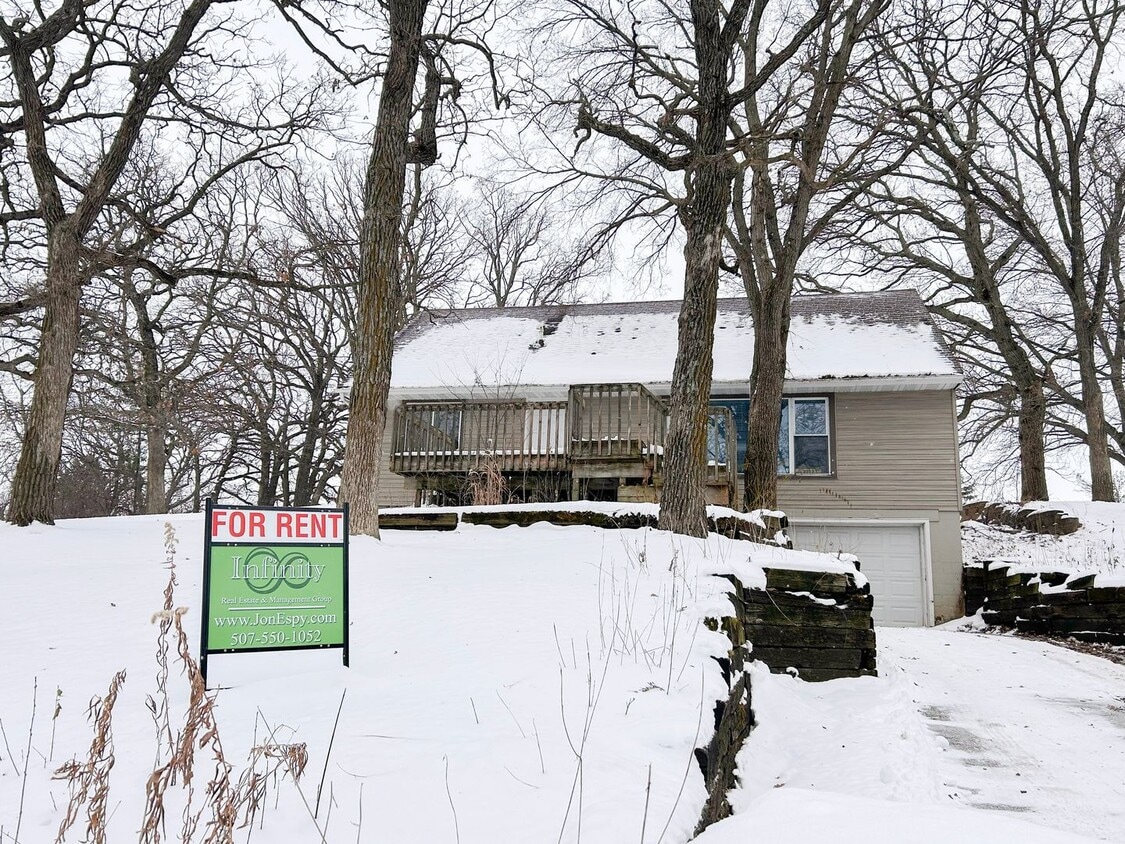 Primary Photo - 3-Bedroom Home with Walk-In Closet, Deck & Prime Location Near Shopping